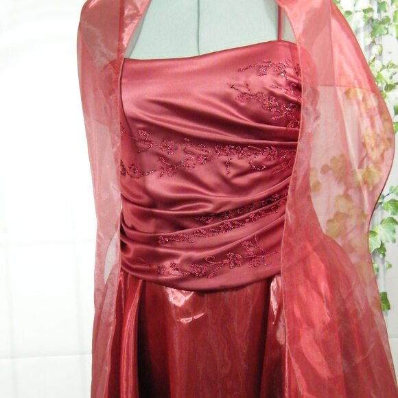 Robe de Bal et de Soirée Couleur Bourgogne Taille 12 et 14 - Picture 8 of 8